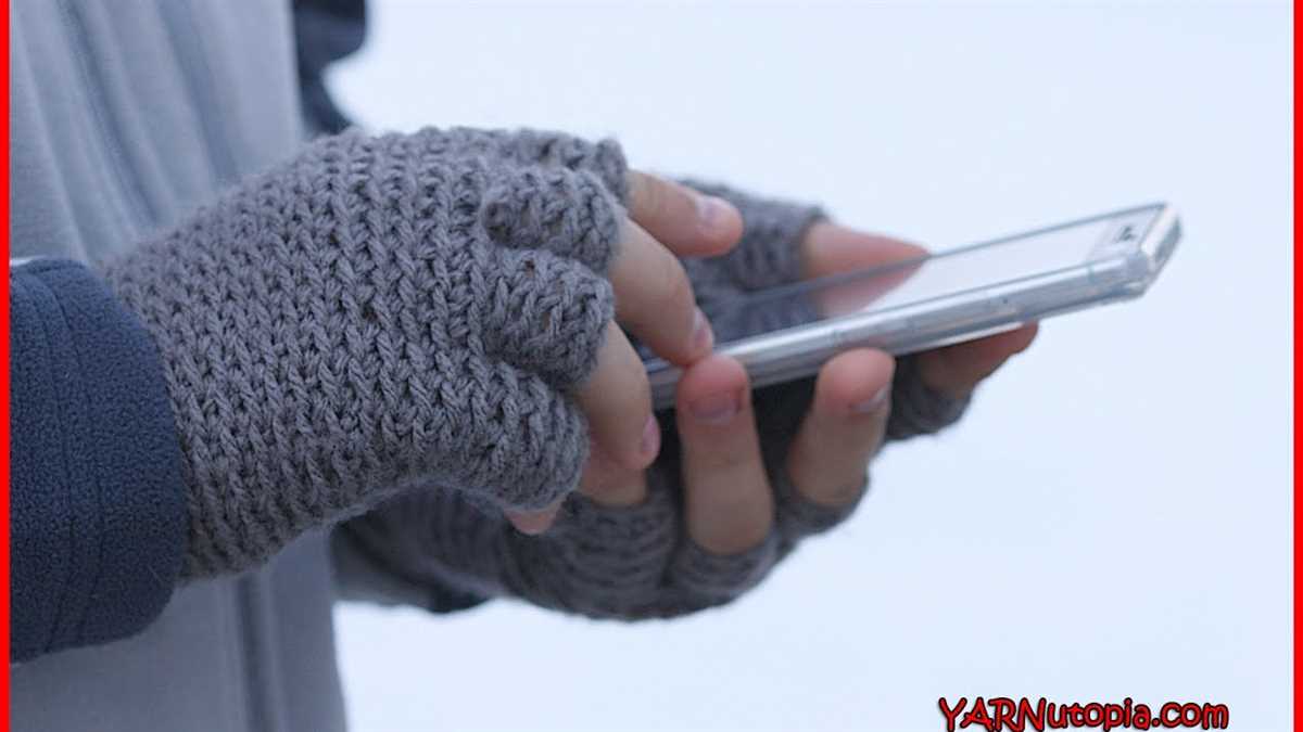 Free knitting pattern for fingerless gloves with thumb