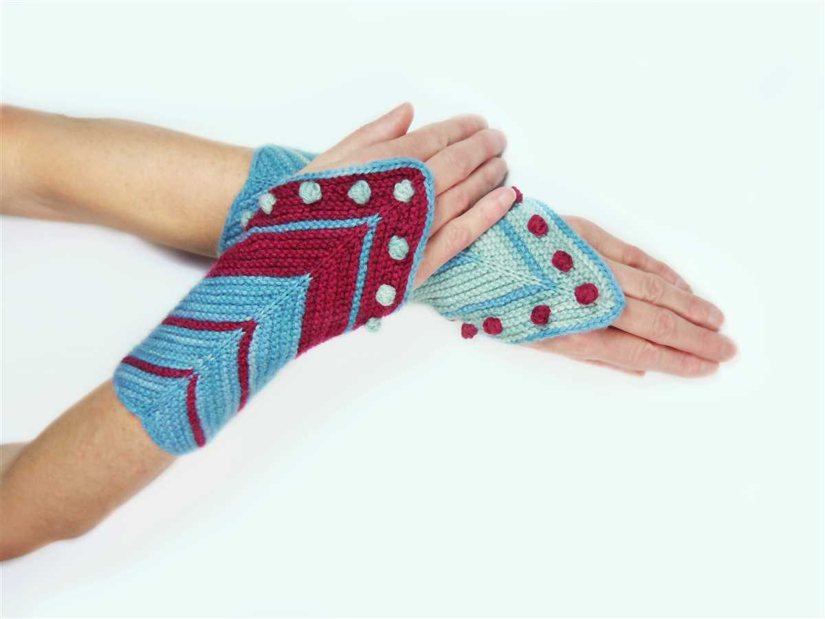 Free knitting pattern for wrist warmers uk