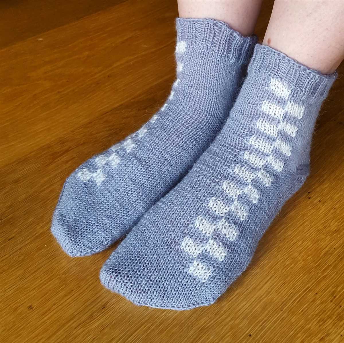 Free knitting patterns for bed socks on two needles