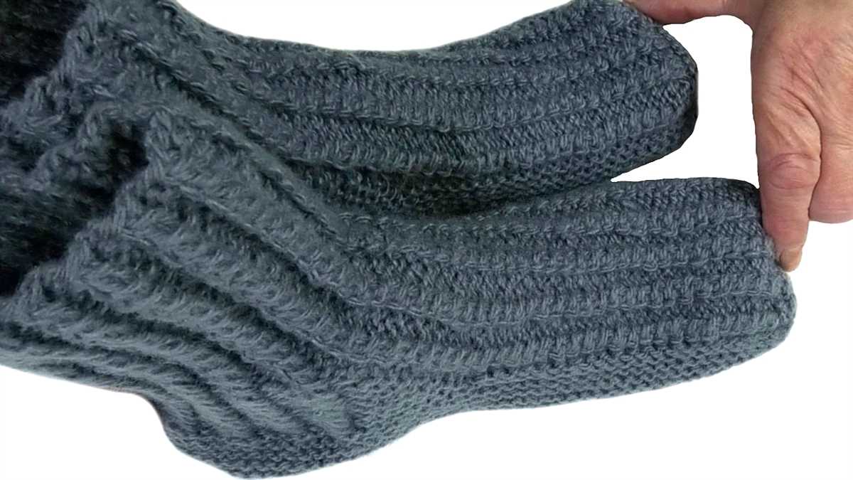 Free knitting patterns for bed socks on two needles