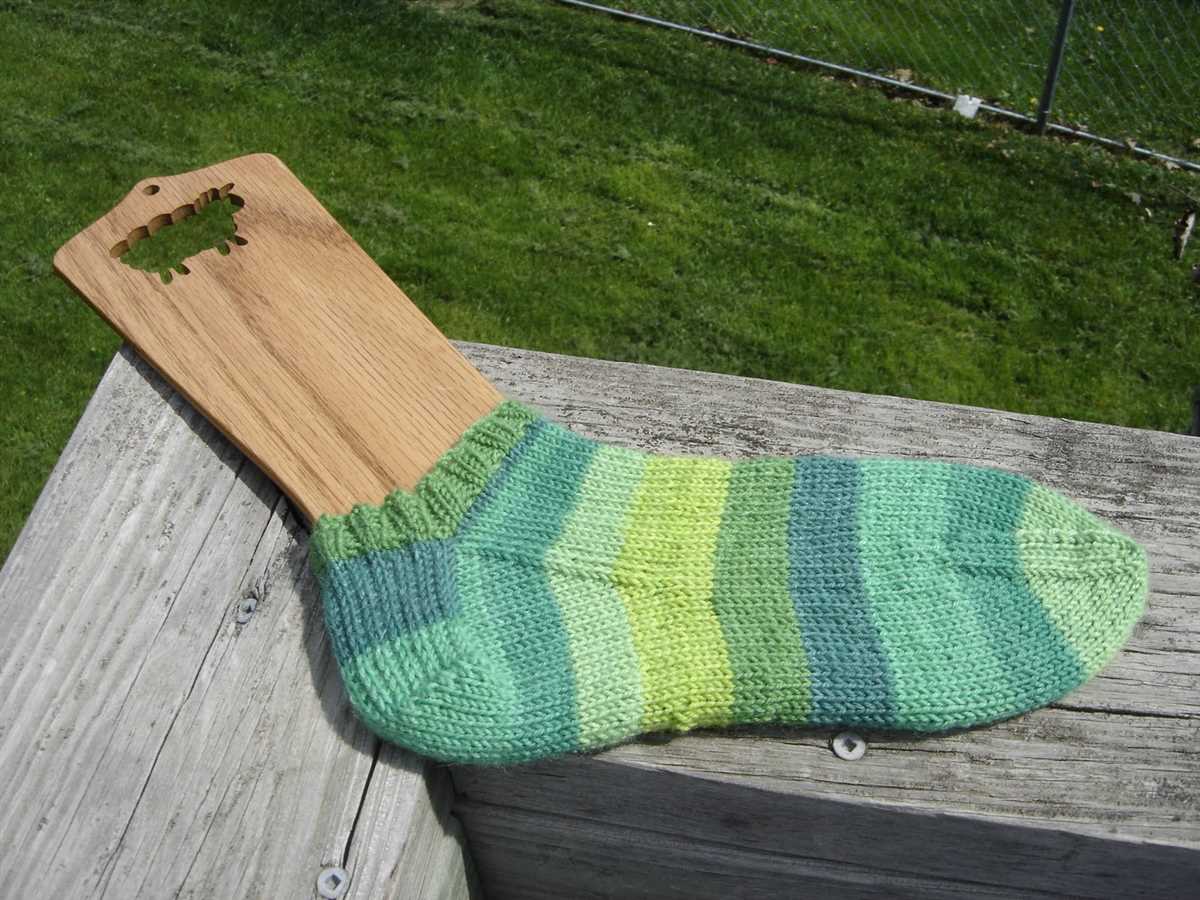 Free knitting patterns for fingering weight yarn