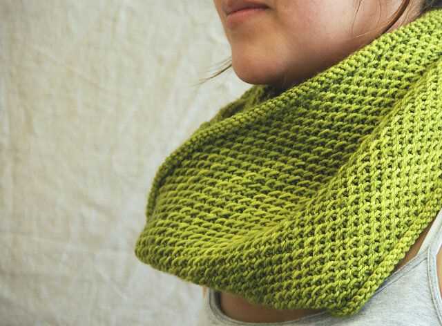 Hand knit cowl patterns