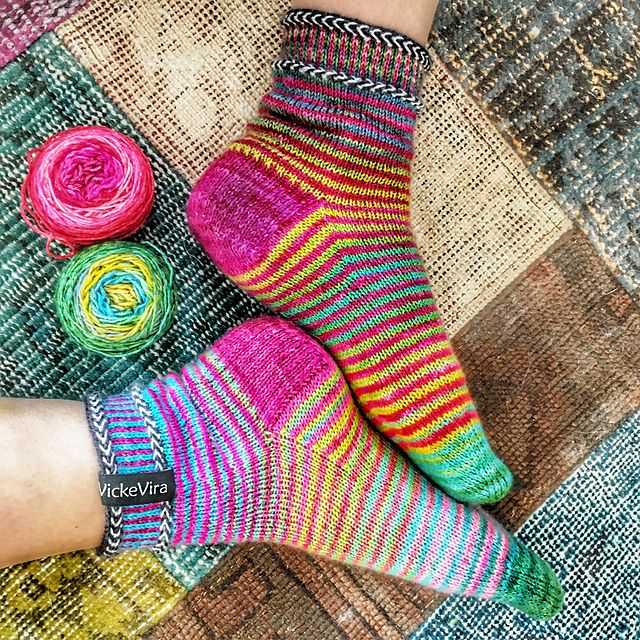 Hand knit socks pattern