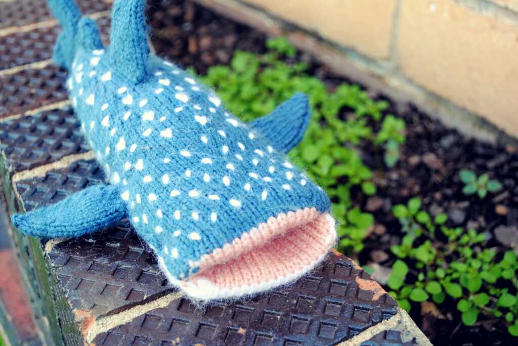 Knit whale pattern