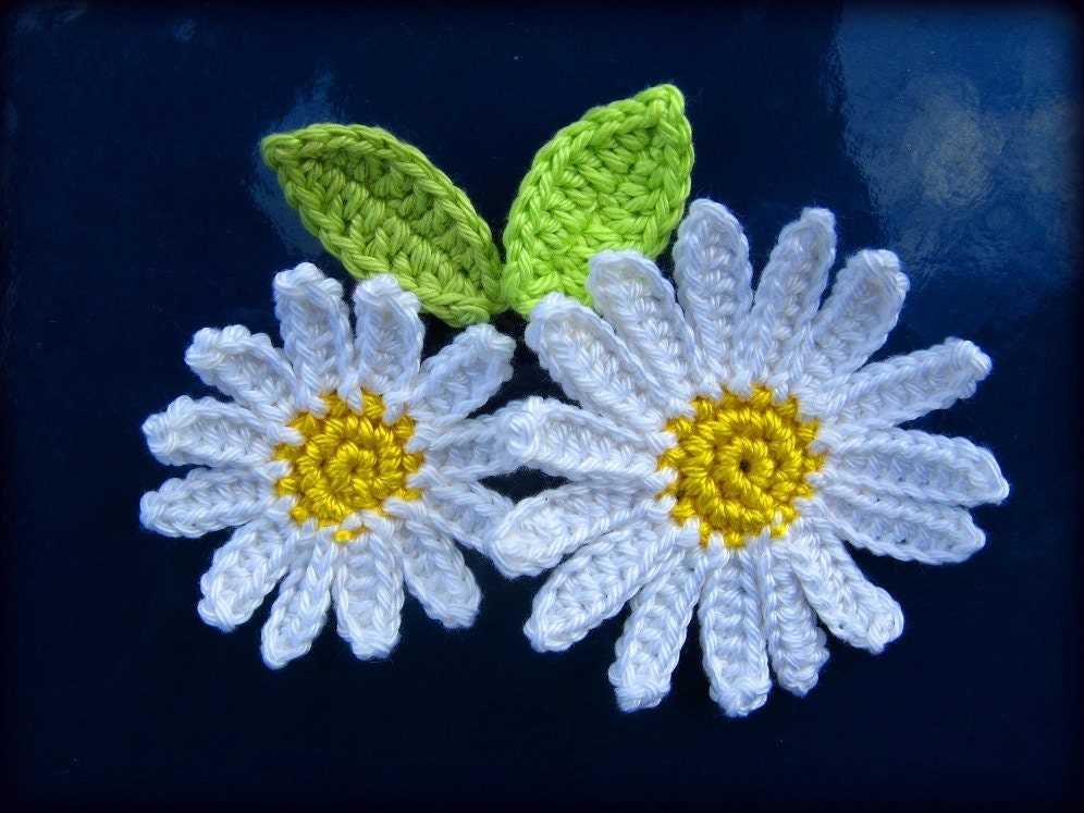 Knit daisy flower pattern