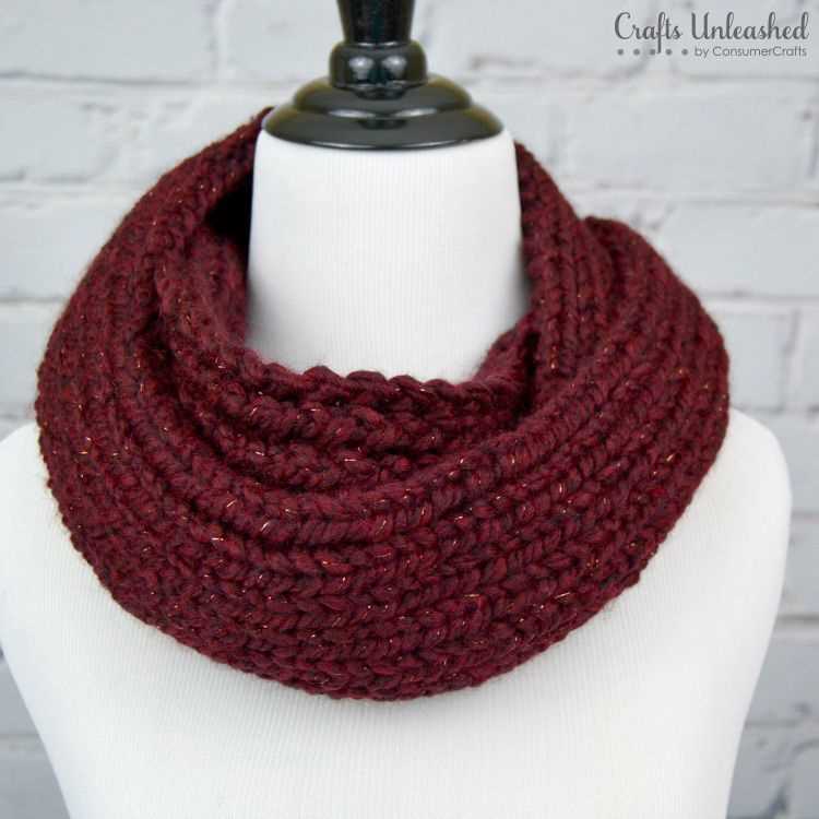 Knit infinity scarf in the round pattern