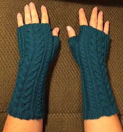 Knit wristlets pattern free