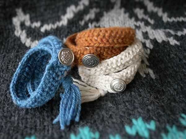 Knitted bracelet pattern