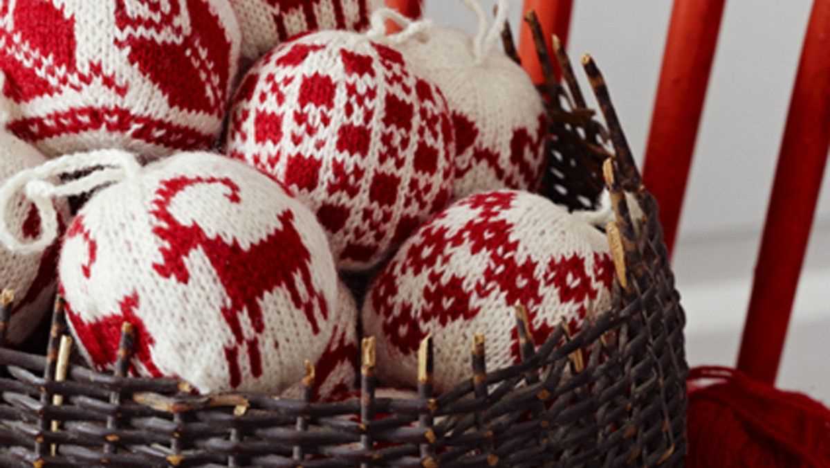 Knitted christmas balls free pattern