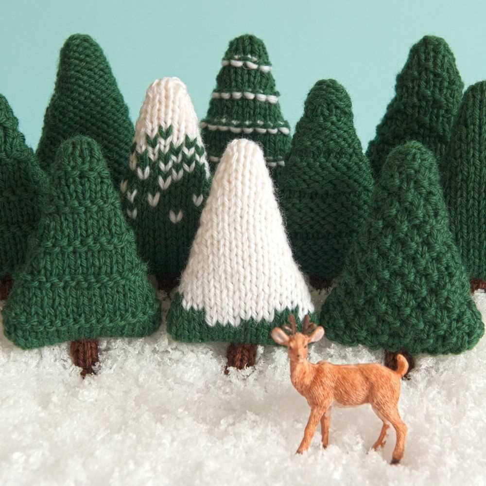 Knitted christmas tree ornaments pattern