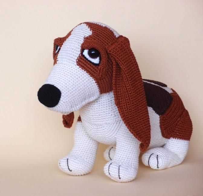 Knitted dog patterns toy