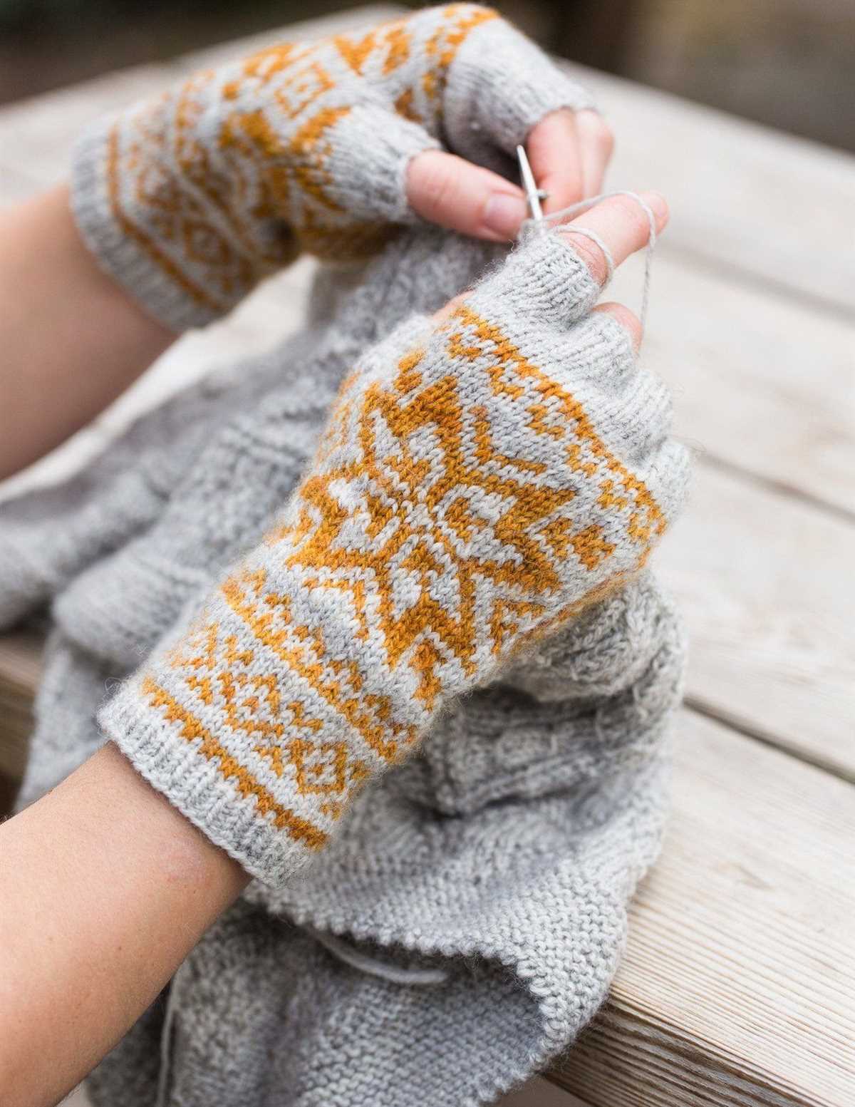 Knitted fingerless mitts pattern