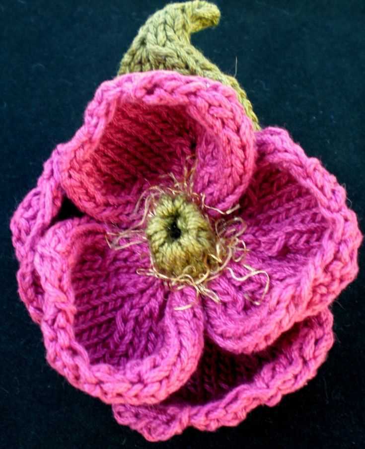 Knitted flower brooch pattern