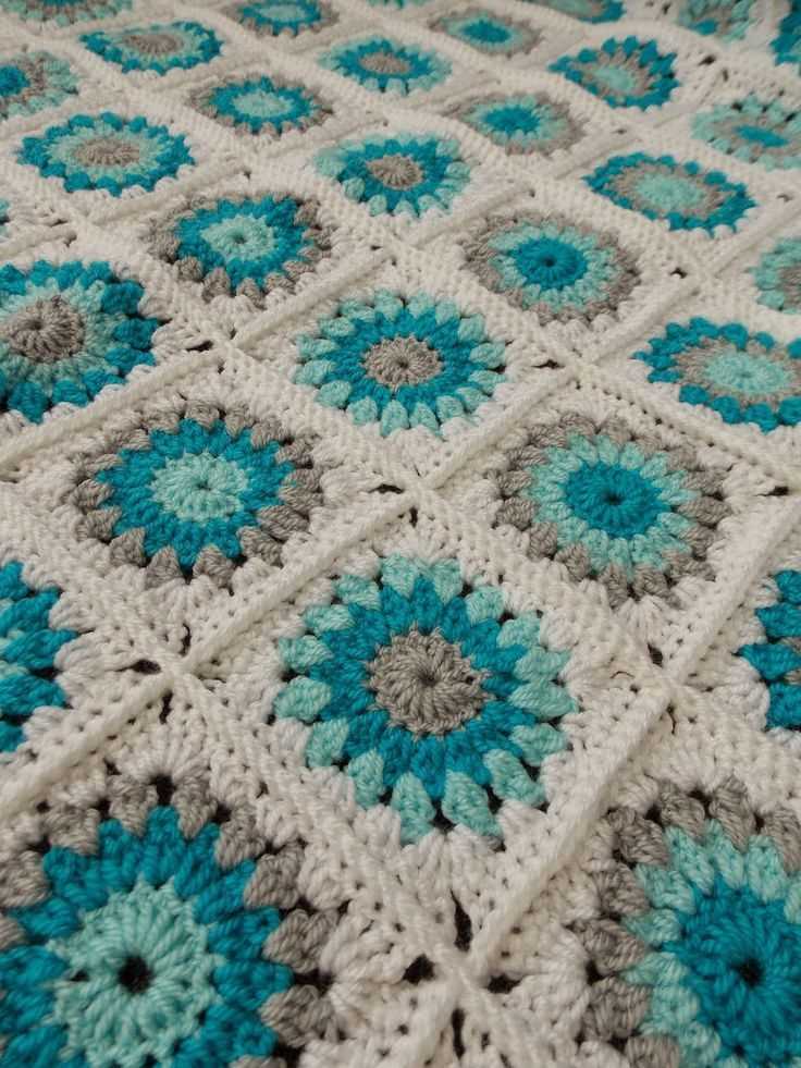 Knitted granny square blanket pattern