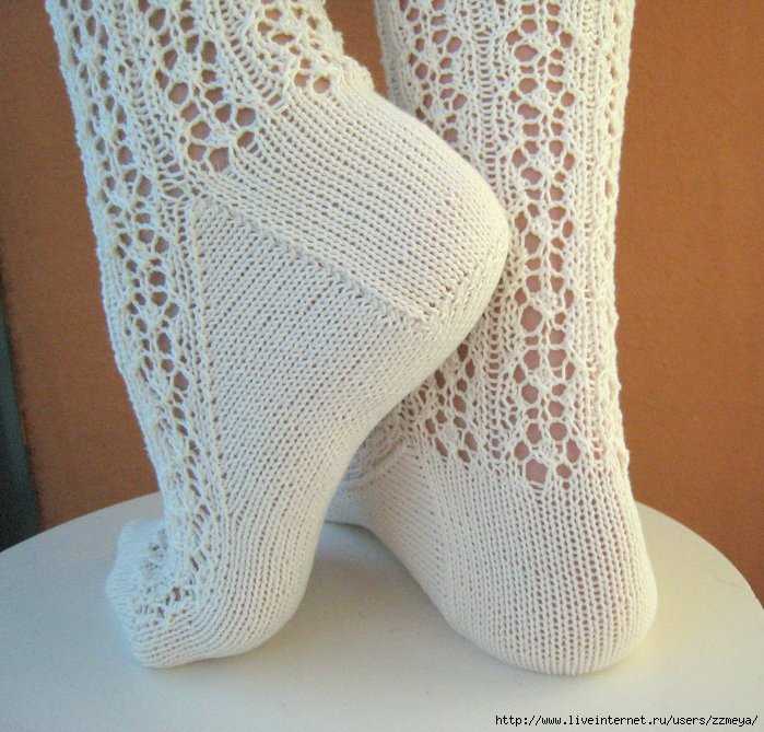 Knitted lace socks free pattern