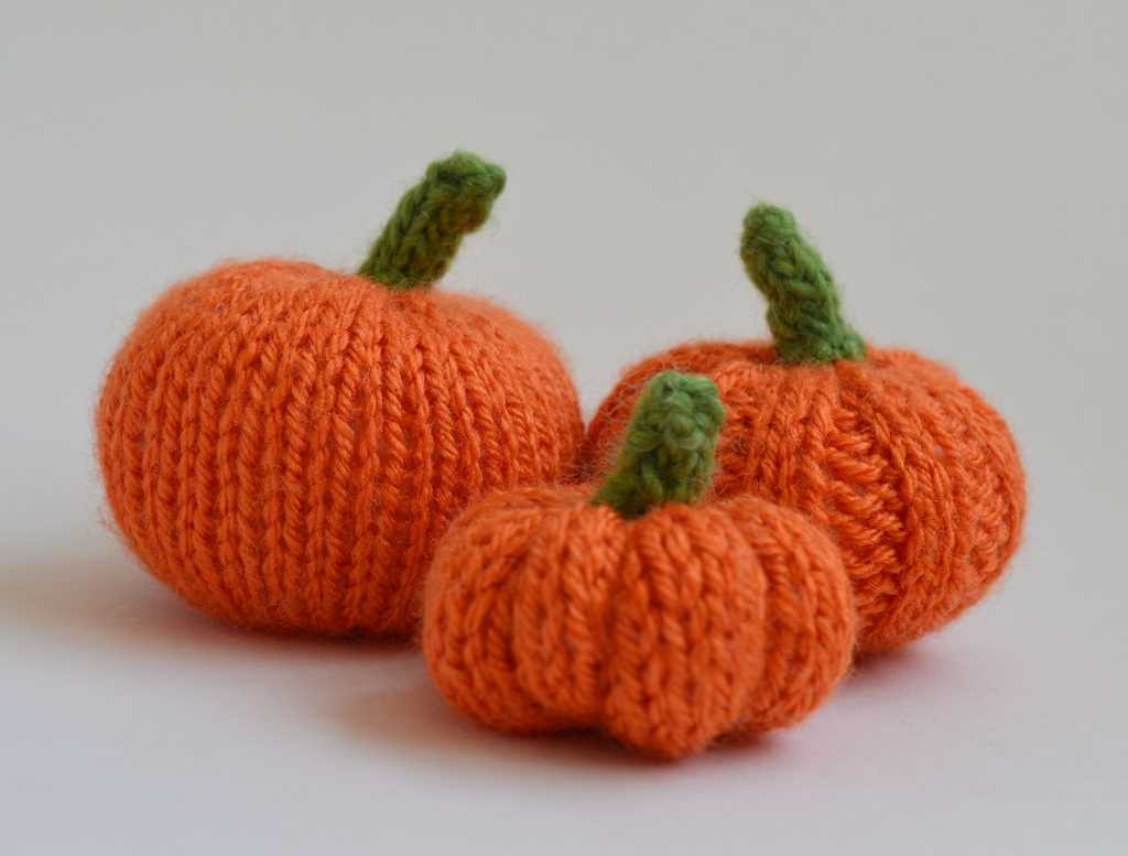 Knitted pumpkin pattern chunky yarn