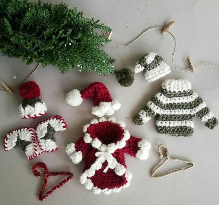 Knitted santa hat ornament pattern