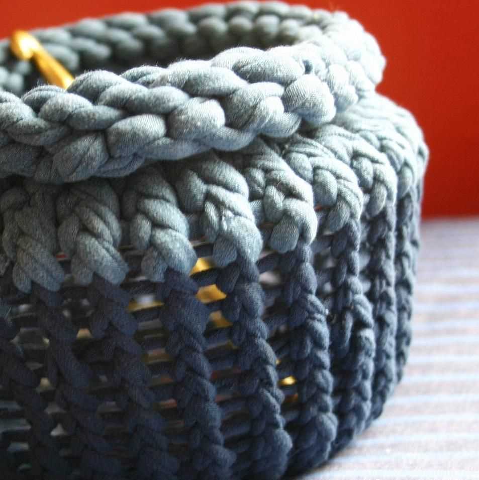 Knitted yarn bowl pattern