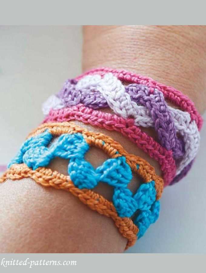 Knitted bracelet pattern