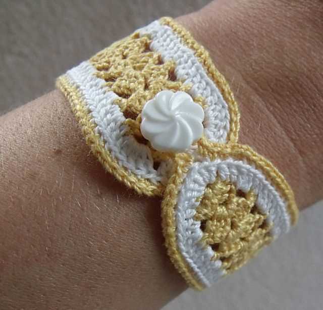 Knitted bracelet pattern