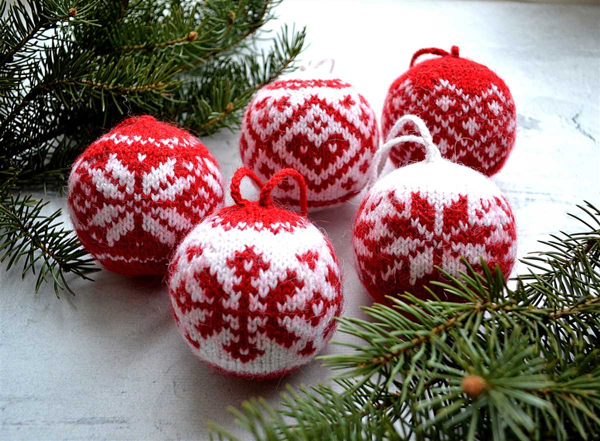 Knitted christmas balls free pattern