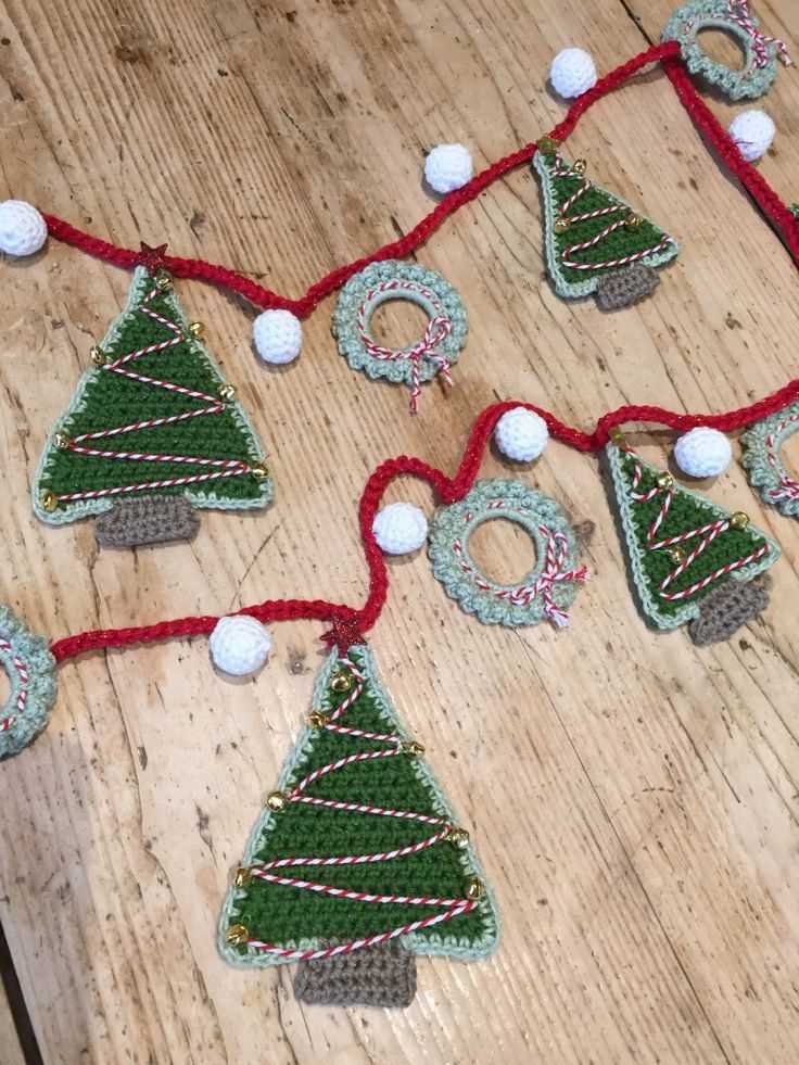 Knitted christmas tree garland pattern