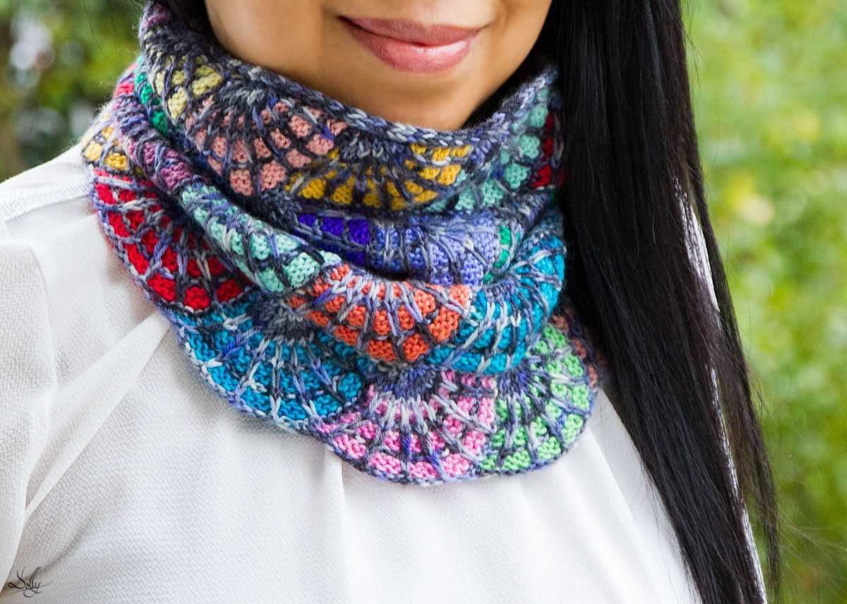 Knitted cowl scarf pattern