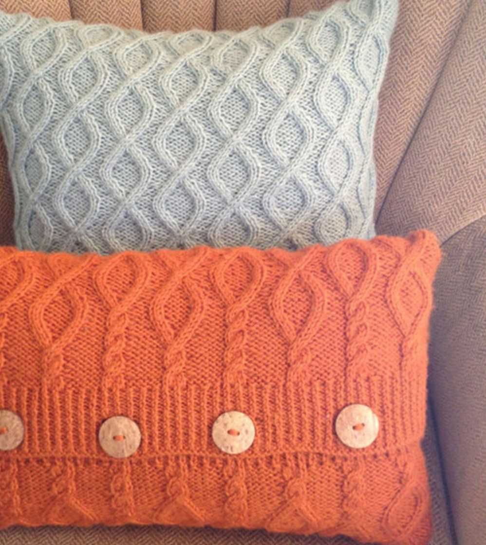 Knitted cushion patterns with buttons