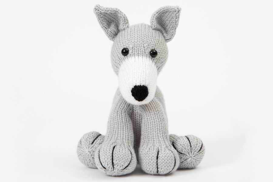 Knitted dog patterns toy