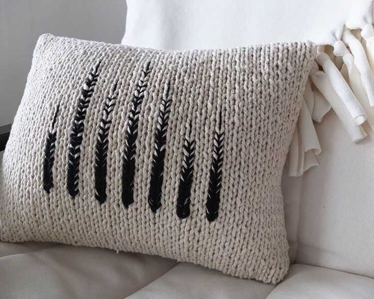 Knitted envelope cushion cover pattern