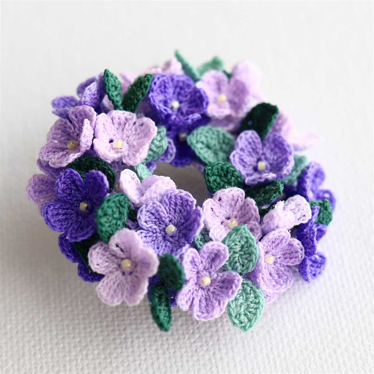 Knitted flower brooch pattern