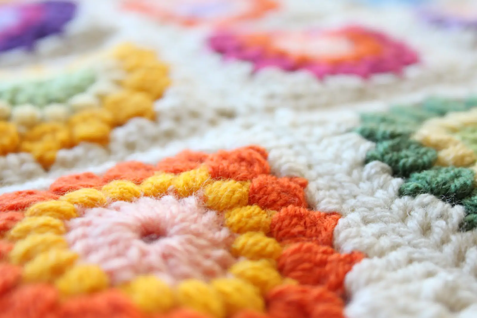 Knitted granny square blanket pattern