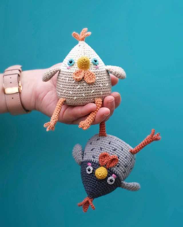 Knitted hen pattern free