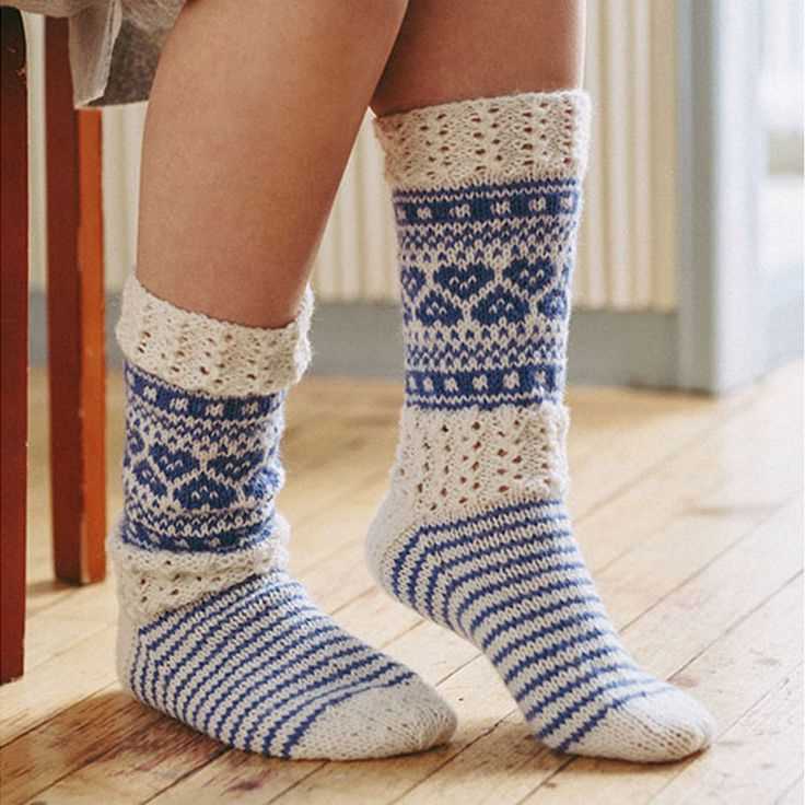 Knitted lace socks free pattern