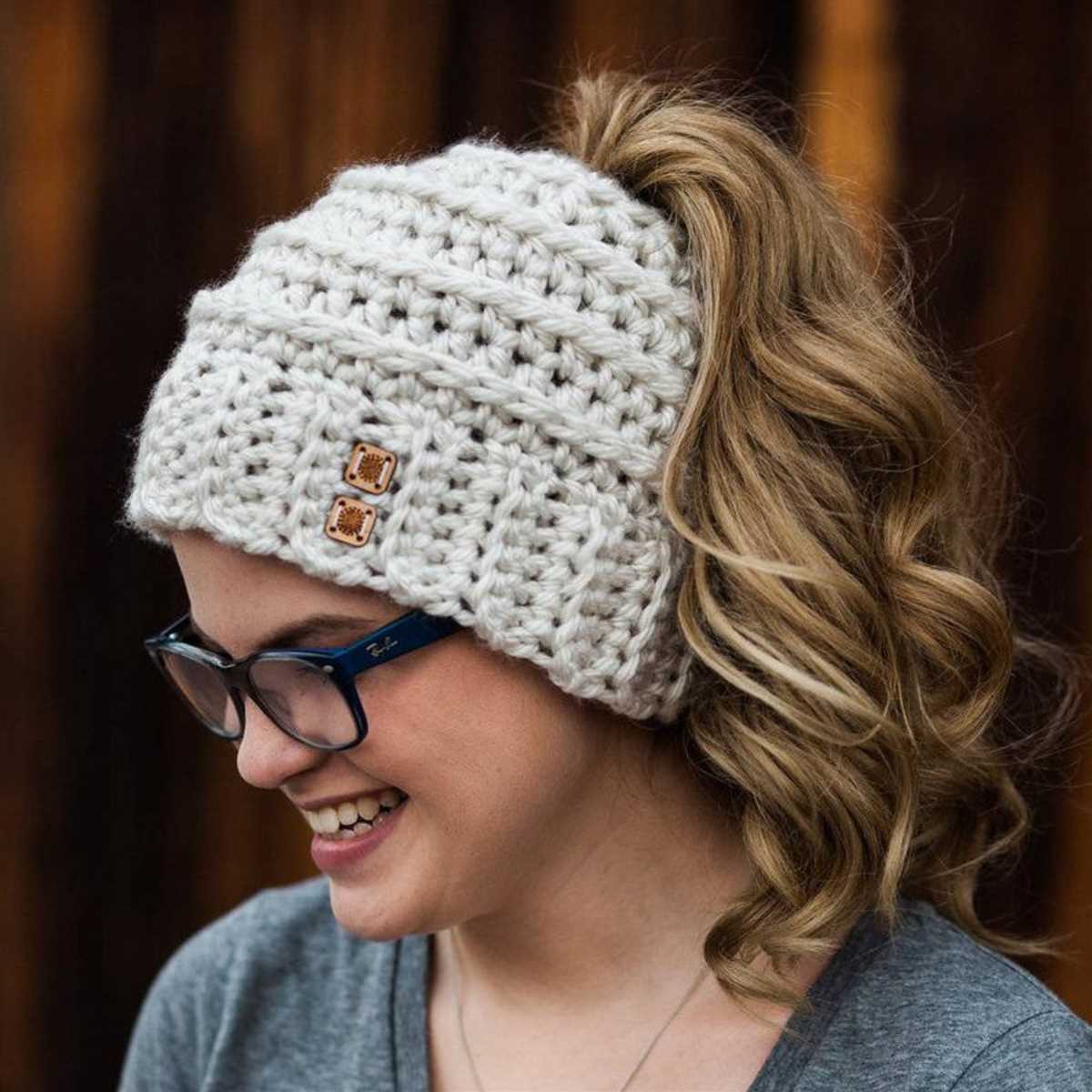 Knitted messy bun hat free pattern