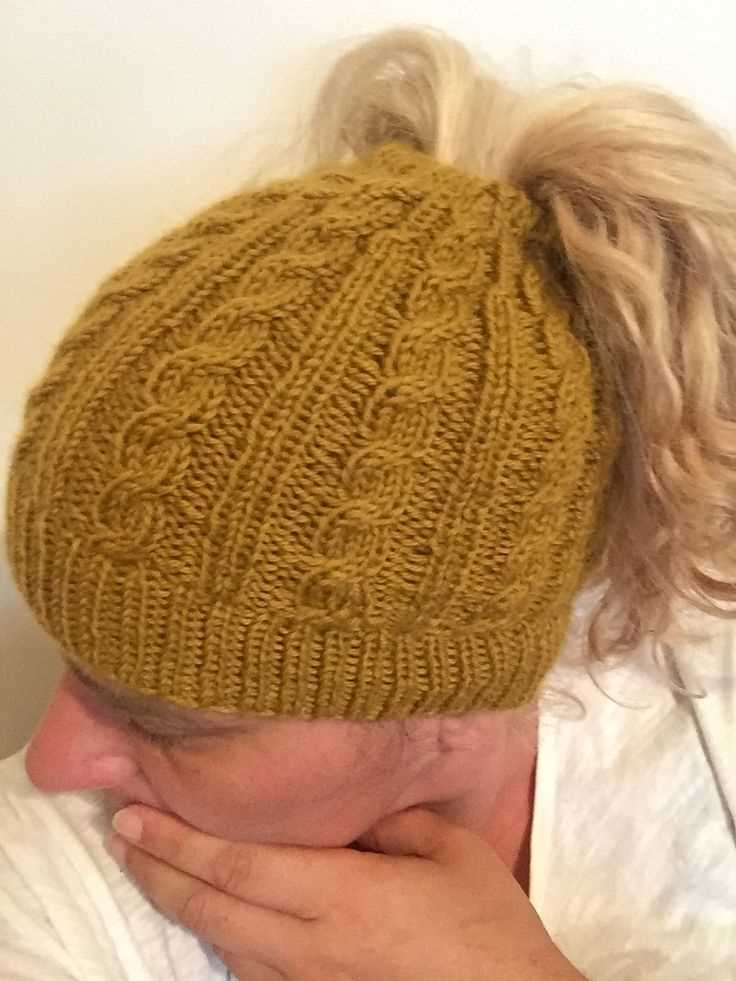 Knitted messy bun hat free pattern