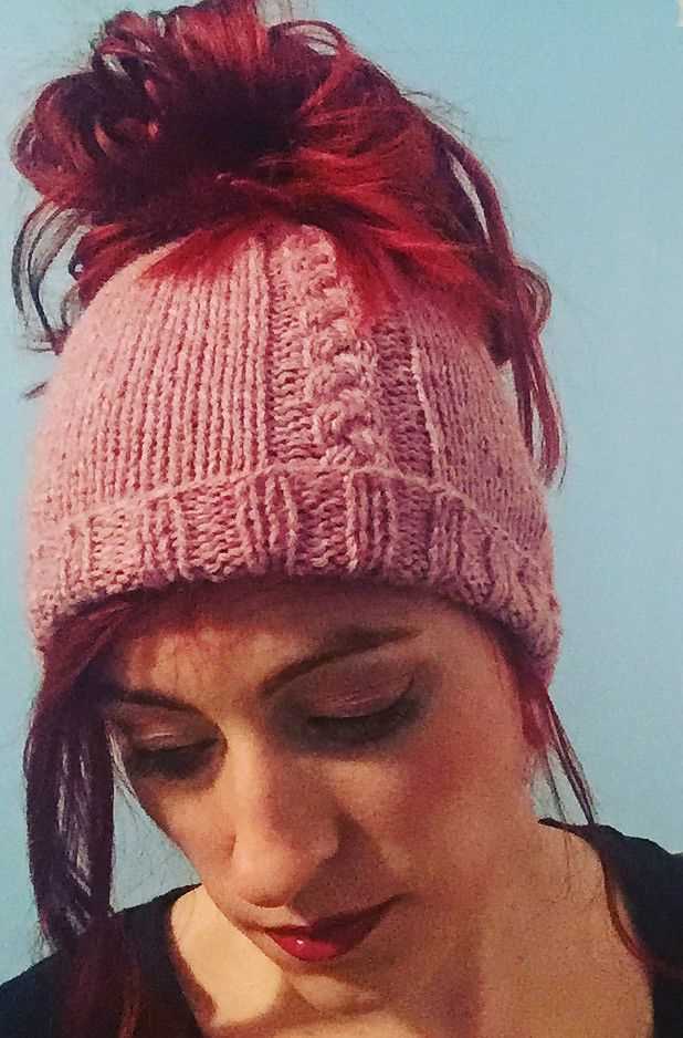 Knitted messy bun hat free pattern