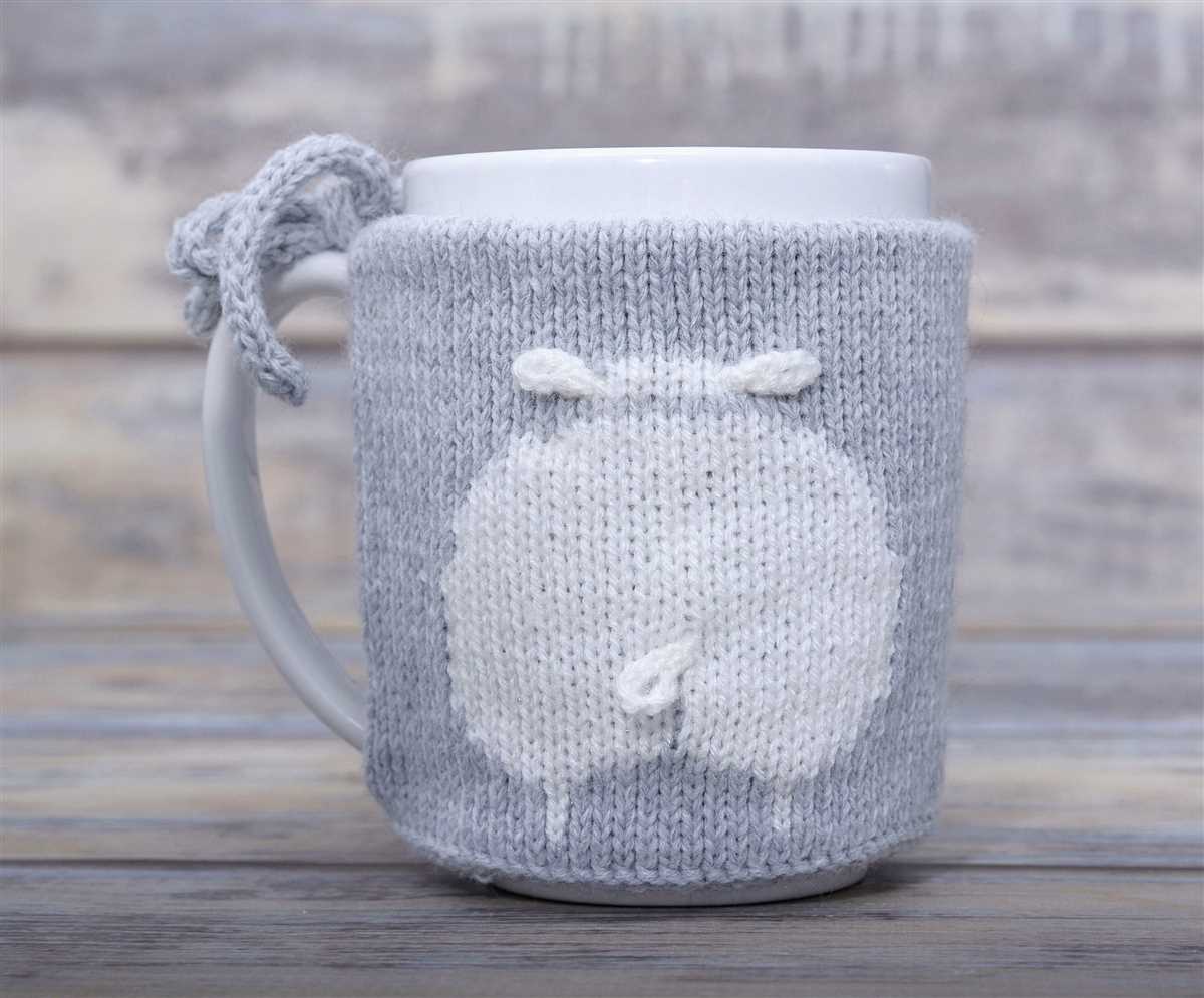 Knitted mug sweater pattern