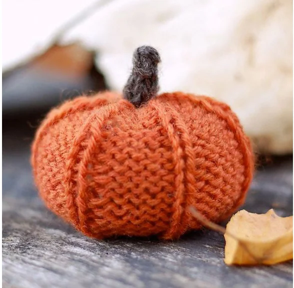 Knitted pumpkin pattern chunky yarn