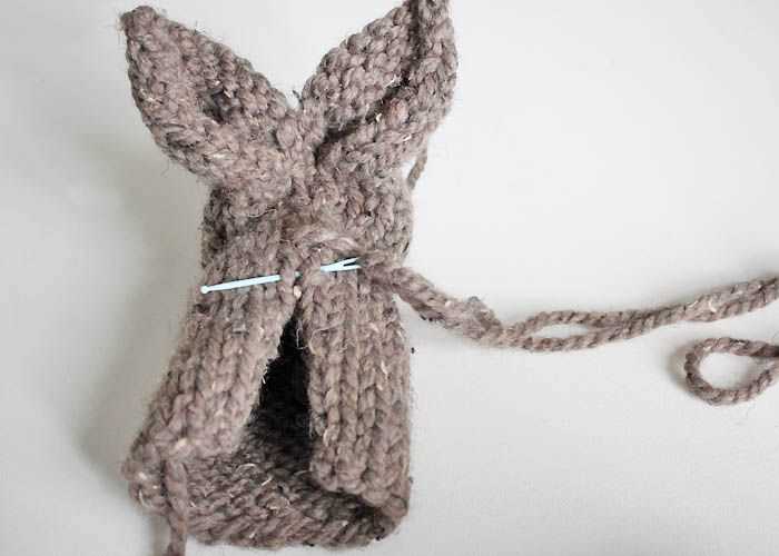 Knitted rabbit pattern square