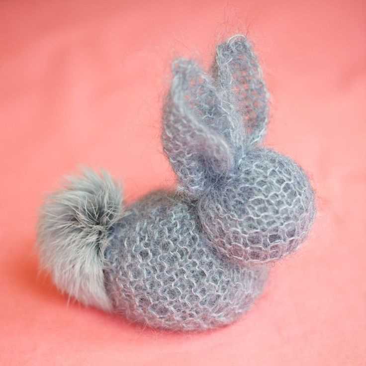 Knitted rabbit pattern square