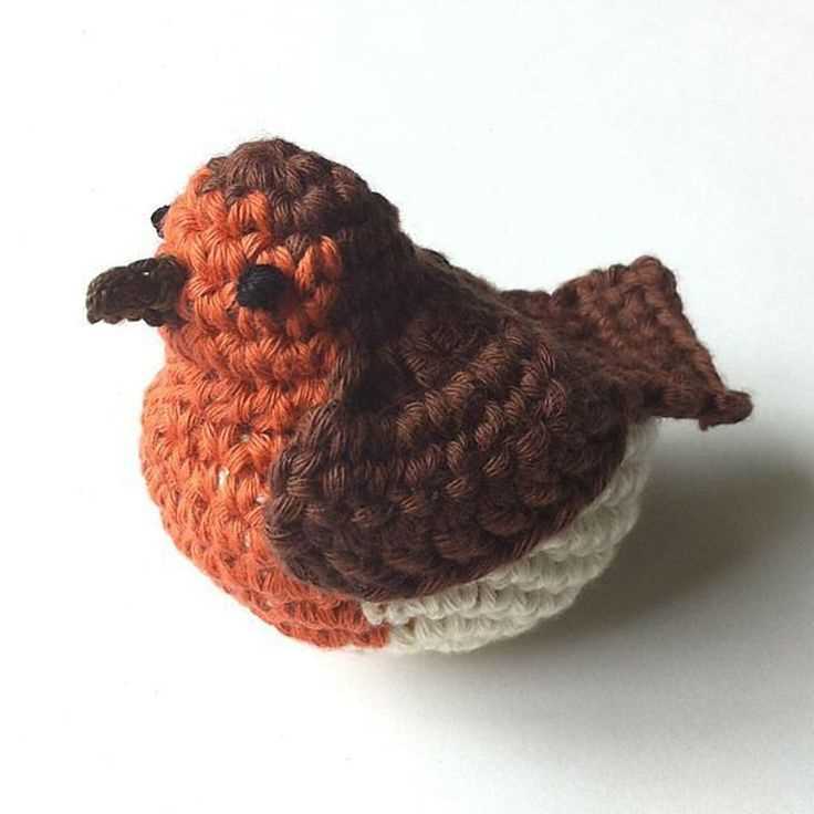 Knitted robin pattern