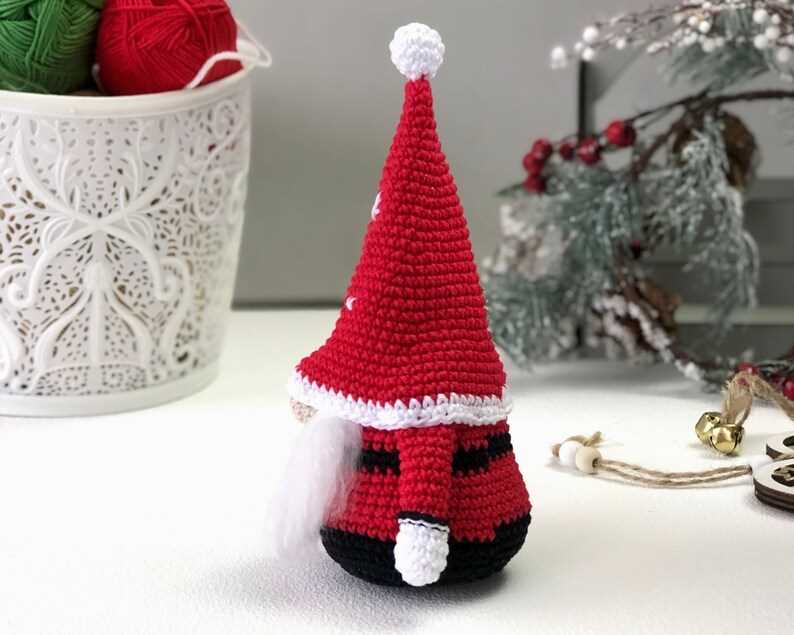 Knitted santa gnomes pattern