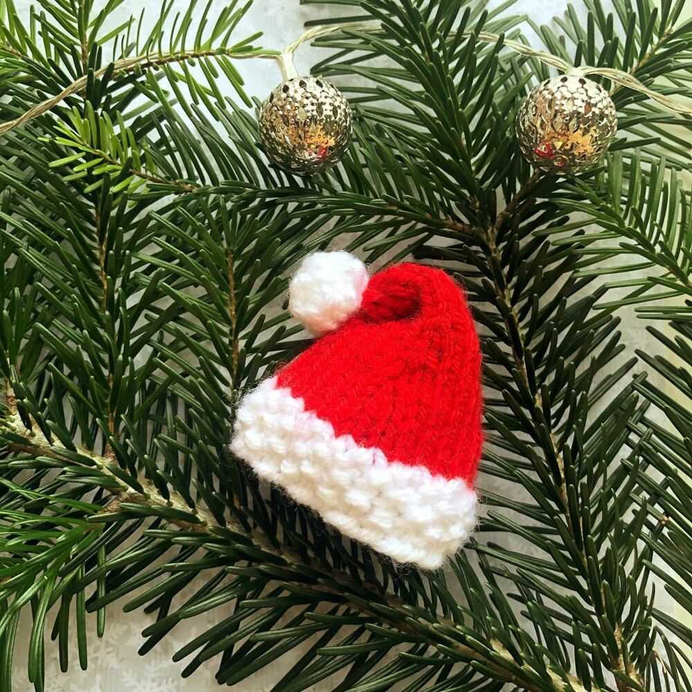 Knitted santa hat ornament pattern