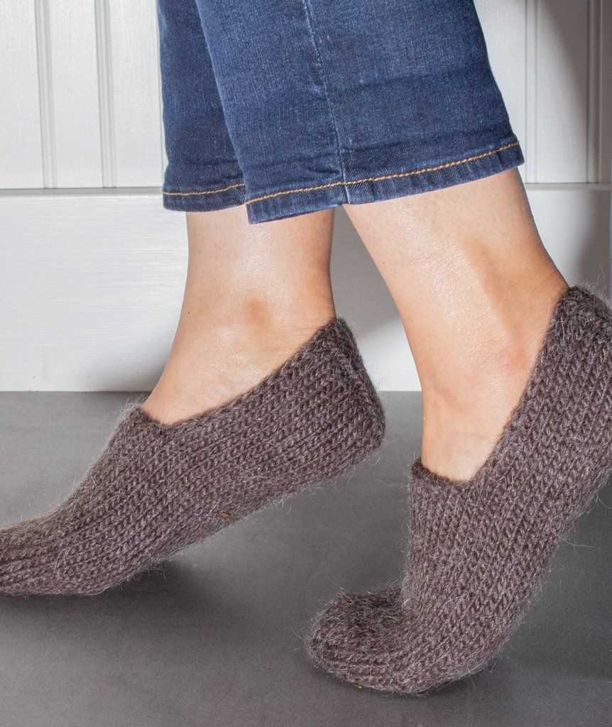 Knitted slipper socks pattern