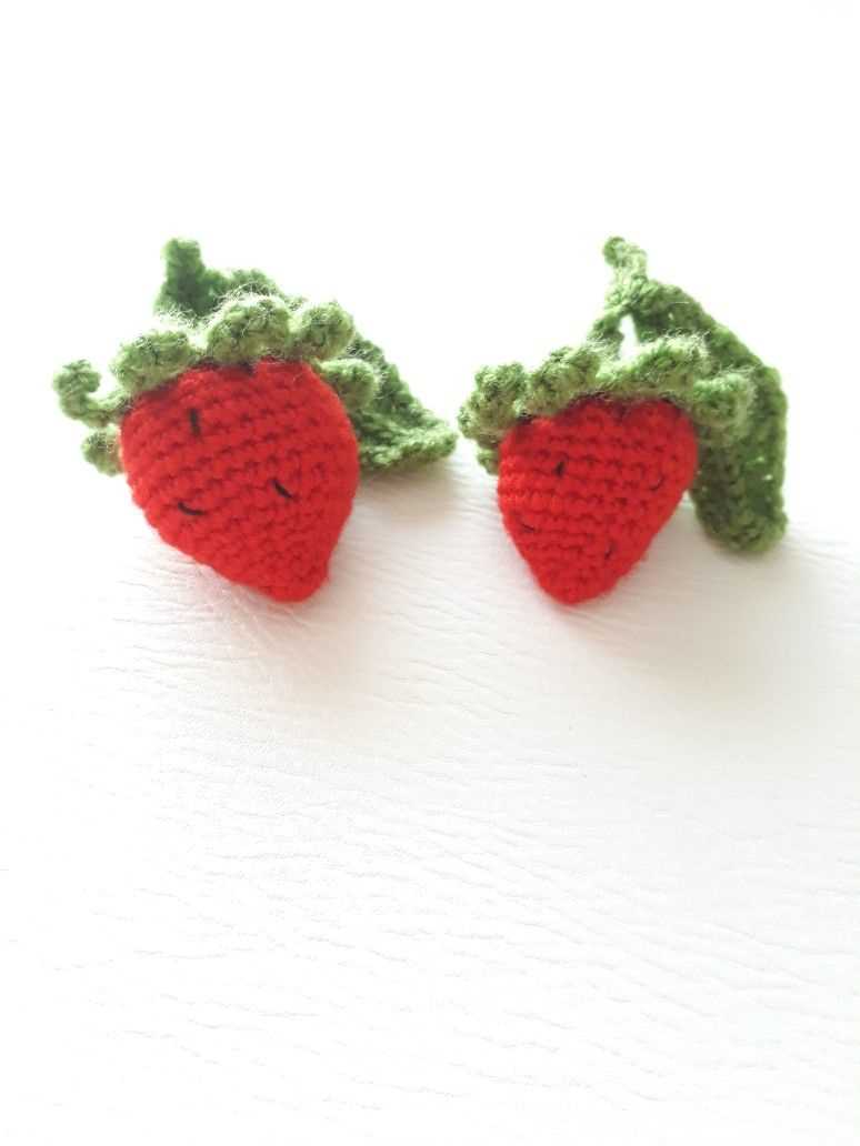 Knitted strawberry pattern free