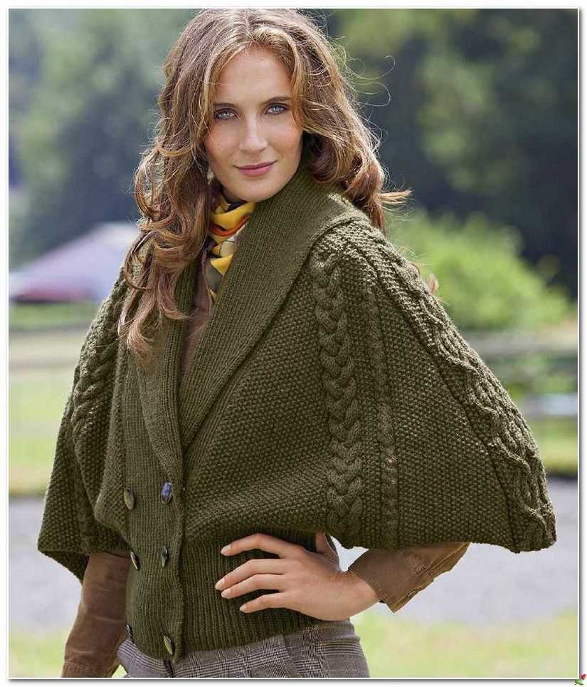 Knitting pattern for a poncho with sleeves