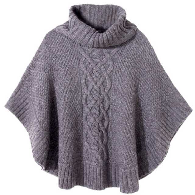 Knitting pattern for a poncho with sleeves