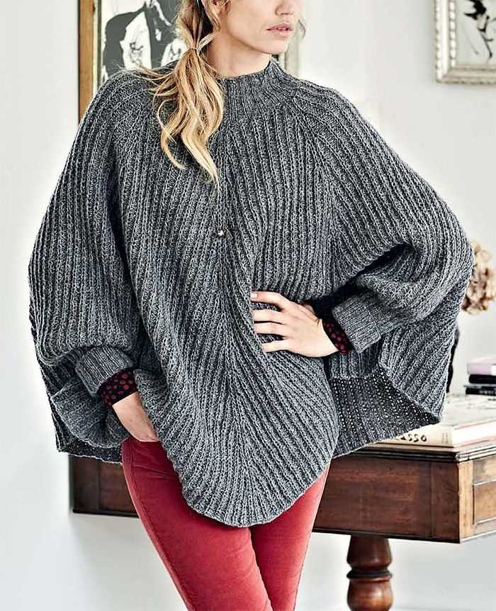 Knitting pattern for a poncho with sleeves