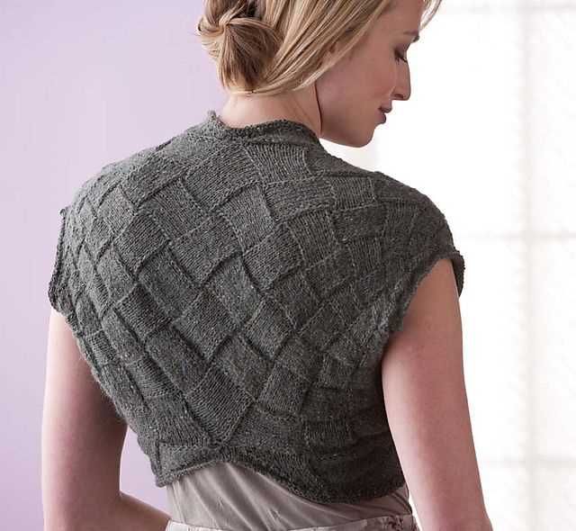 Knitting pattern for a shrug